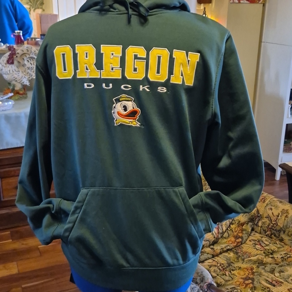 Oregon Ducks Hoodie With Kangaroo Pocket. By Colluseum Sz.L.(#2060B)